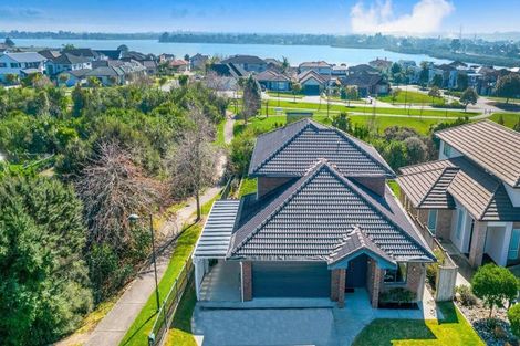 Photo of property in 13 Corsica Way, Karaka, Papakura, 2113