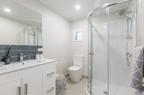 Photo of property in 27 Renata Crescent, Te Atatu Peninsula, Auckland, 0610