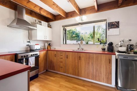 Photo of property in 8a/1 West Lynn Road, Titirangi, Auckland, 0604