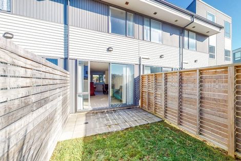 Photo of property in 15/2u Stone Street, Miramar, Wellington, 6022