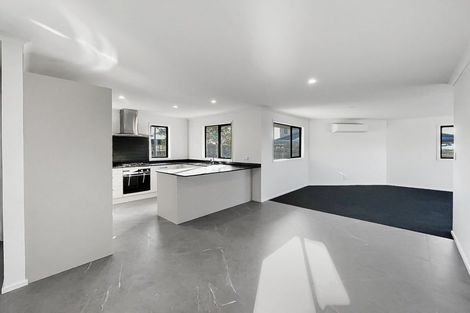 Photo of property in 11 Gibraltar Way, Fitzherbert, Palmerston North, 4410