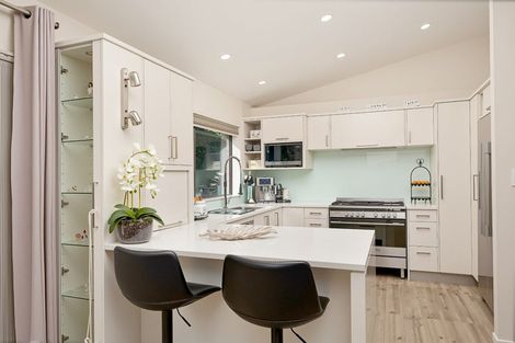Photo of property in 77 San Marino Drive West, Henderson, Auckland, 0612