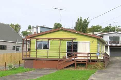 Photo of property in 43a Pohutukawa Avenue, Red Beach, 0932