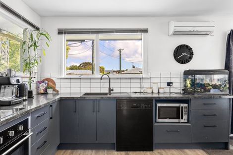 Photo of property in 8 Compton Street, Woolston, Christchurch, 8062