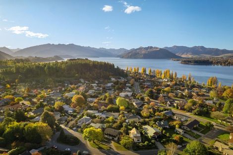 Photo of property in 10 Heuchan Lane, Wanaka, 9305