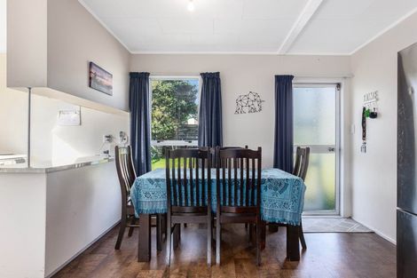 Photo of property in 100 Omapere Street, Whitby, Porirua, 5024