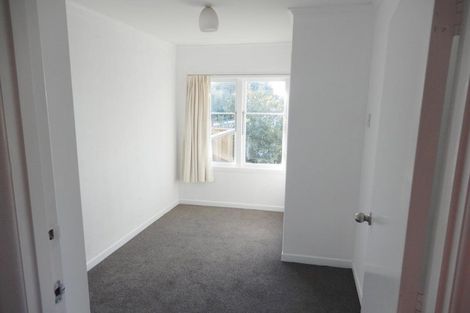 Photo of property in 537 Glenfield Road, Glenfield, Auckland, 0629