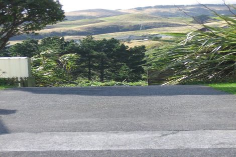 Photo of property in 10a Kingsbridge Place, Newlands, Wellington, 6037