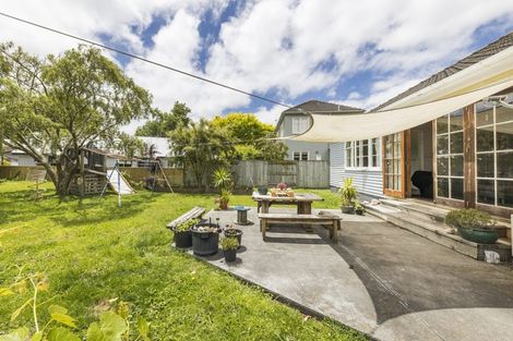 Photo of property in 73 Rangiora Avenue, Roslyn, Palmerston North, 4414