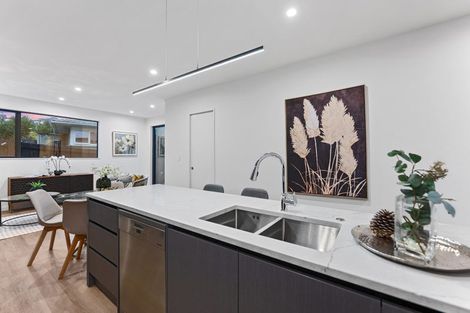 Photo of property in 3c Margaret Place, Milford, Auckland, 0620