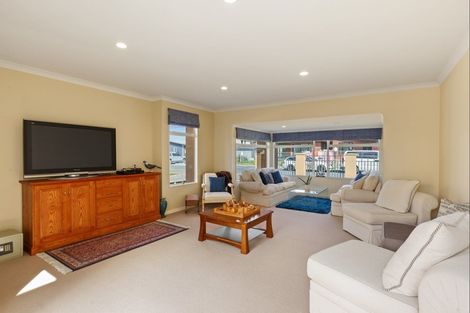 Photo of property in 4 Noel Avenue, Orewa, 0931