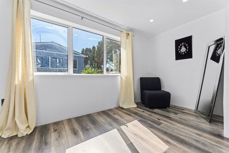 Photo of property in 244b Great North Road, Henderson, Auckland, 0612