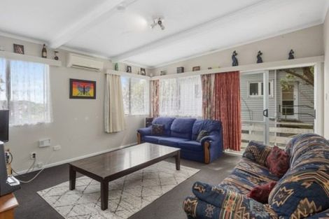 Photo of property in 8 Gahagan Way, Newlands, Wellington, 6037
