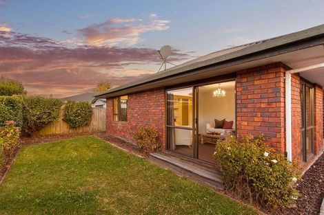 Photo of property in 18 Winters Road, Redwood, Christchurch, 8051