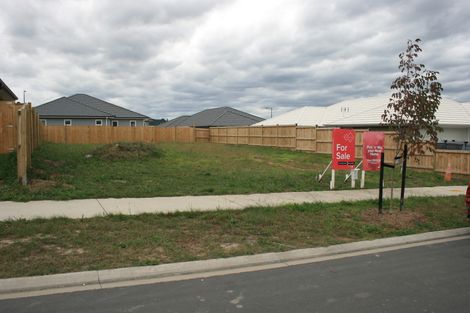 Photo of property in 11 Papa Orchard Drive, Kumeu, 0810