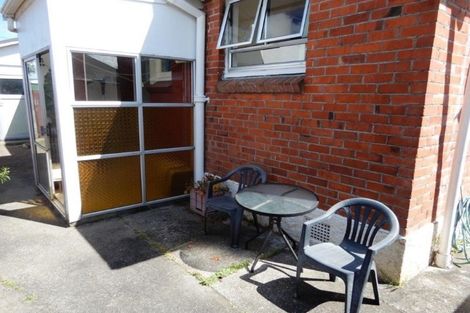 Photo of property in 2 Robbins Crescent, Hawera, 4610