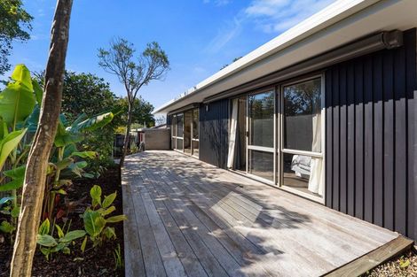 Photo of property in 2/5 Hanlon Crescent, Narrow Neck, Auckland, 0624