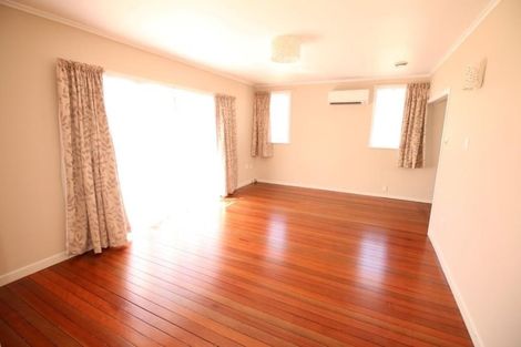 Photo of property in 100 Taikata Road, Te Atatu Peninsula, Auckland, 0610