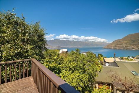 Photo of property in 4b Caples Place, Fernhill, Queenstown, 9300