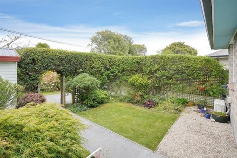 Photo of property in 14 Farquhars Road, Redwood, Christchurch, 8051