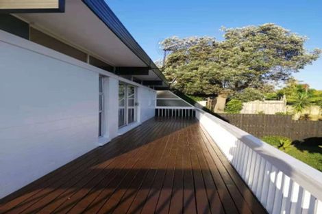 Photo of property in 60 Chelsea View Drive, Chatswood, Auckland, 0626