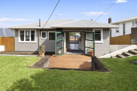 Photo of property in 7 Mount View Place, Spotswood, New Plymouth, 4310