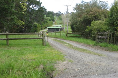 Photo of property in 88 Motu Road, Kumeu, 0891