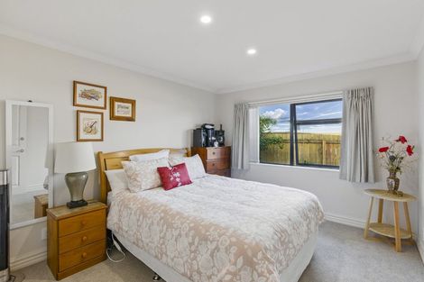 Photo of property in 41 Holcombe Drive, Paraparaumu, 5032
