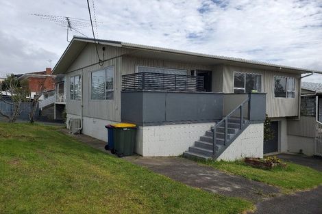 Photo of property in 1/802 East Coast Road, Oteha, Auckland, 0630