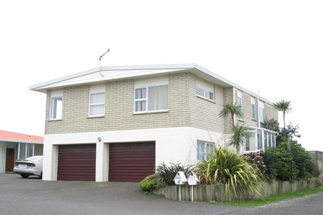 Photo of property in 2/15 Chatswood Grove, Fitzroy, New Plymouth, 4312