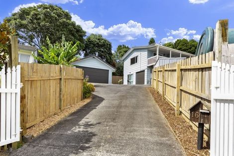 Photo of property in 16 Kearney Place, Massey, Auckland, 0614