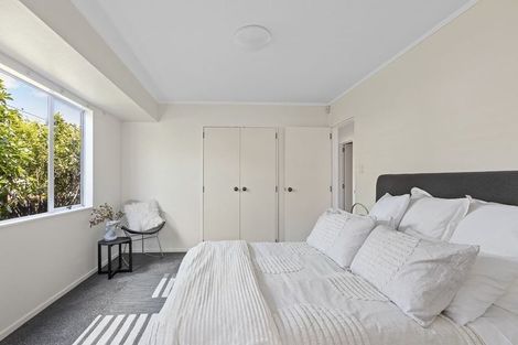 Photo of property in 2a Trafalgar Road, Milford, Auckland, 0620