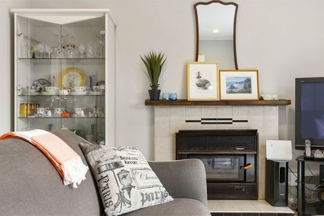 Photo of property in 2 Hughes Terrace, Te Atatu Peninsula, Auckland, 0610