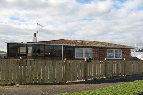 Photo of property in 5 Selwyn Street, Levin, 5510