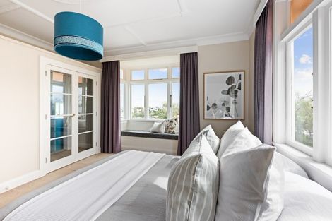 Photo of property in 18 Cobden Road, Bluff Hill, Napier, 4110