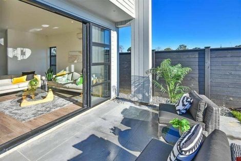 Photo of property in 24 Tapuwae Way, Mangere Bridge, Auckland, 2022