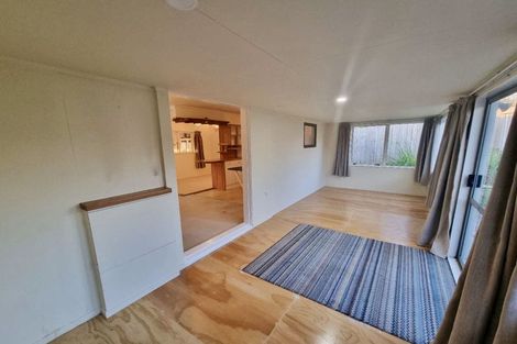 Photo of property in 4 Brian Crescent, Stanmore Bay, Whangaparaoa, 0932