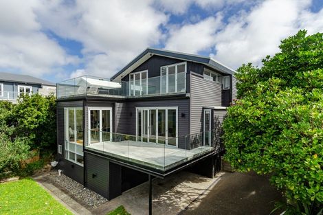 Photo of property in 116 Nevay Road, Karaka Bays, Wellington, 6022