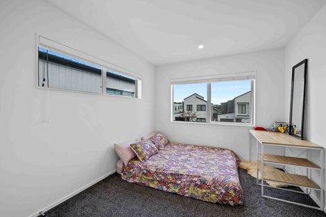 Photo of property in 102 Bellbird Street, Papakura, 2110