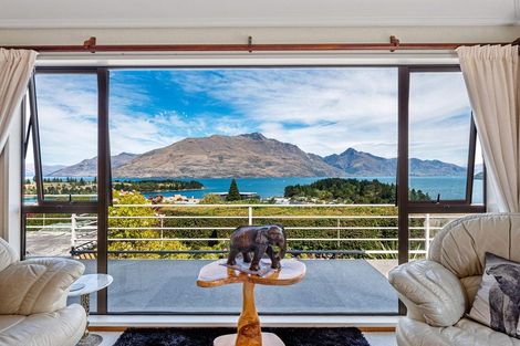 Photo of property in 19 Salmond Place, Queenstown, 9300