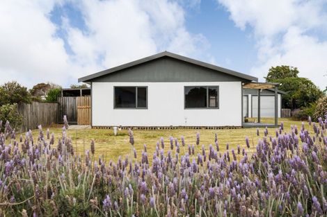 Photo of property in 14 Te Kiri Street, Himatangi Beach, Foxton, 4891