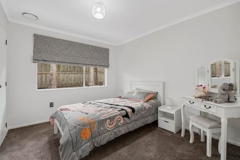 Photo of property in 13 Sandpiper Grove, Unsworth Heights, Auckland, 0632