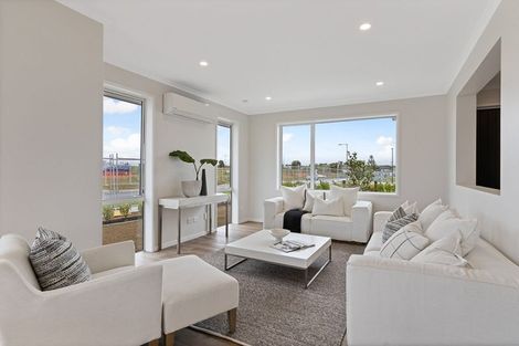 Photo of property in 35 Hayfield Way, Karaka, Papakura, 2113