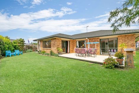 Photo of property in 8 Checketts Place, Papamoa Beach, Papamoa, 3118