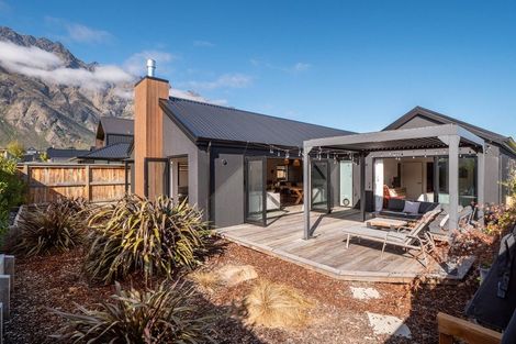 Photo of property in 32 Corriedale Road, Jacks Point, 9371