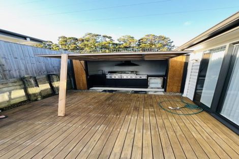 Photo of property in 23 Reserva Crescent, Kumeu, 0810