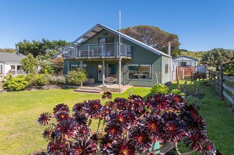 Photo of property in 22 Pinedale Crescent, Riversdale Beach, Masterton, 5872
