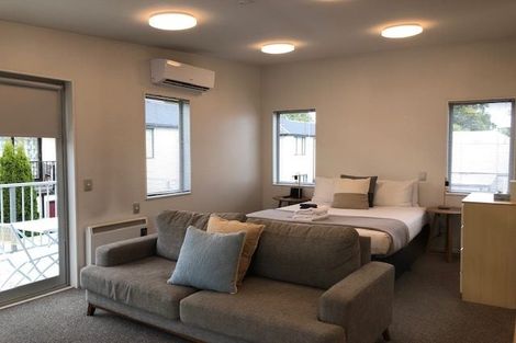 Photo of property in 4/6 Defoe Place, Waltham, Christchurch, 8023