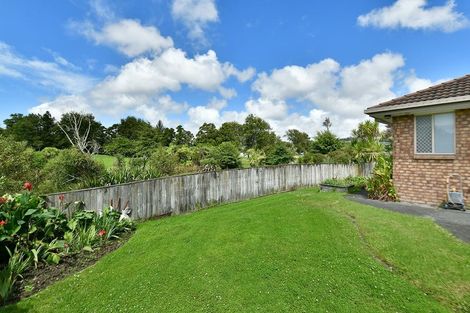 Photo of property in 31 Cabeleigh Drive, Helensville, 0800