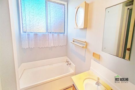 Photo of property in 1/67 Luanda Drive, Ranui, Auckland, 0612